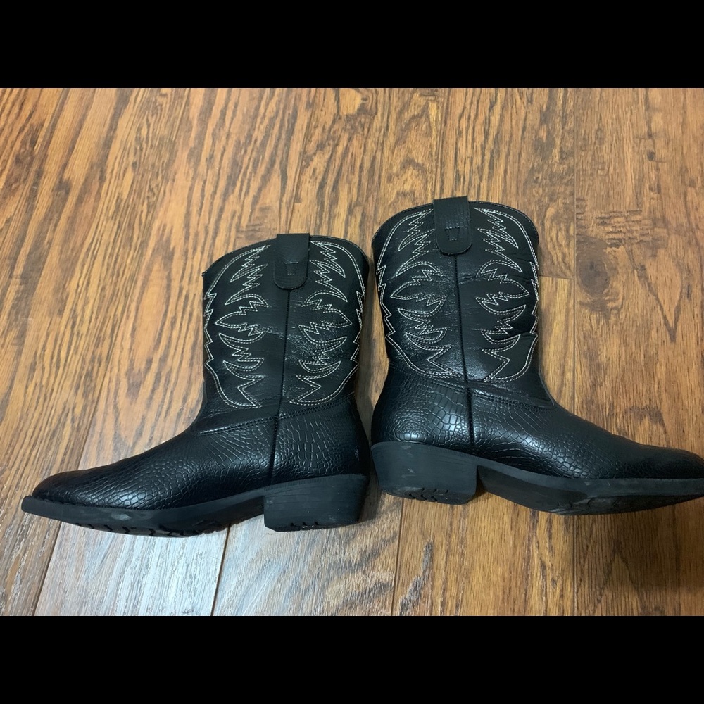 Kids cowboy boots like new